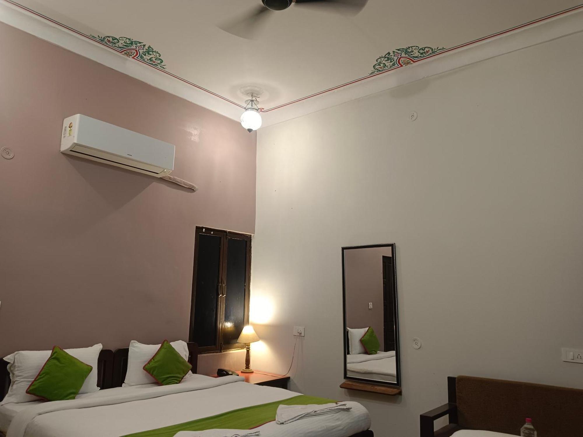 Hotel Mewad Haveli Пушкар Экстерьер фото
